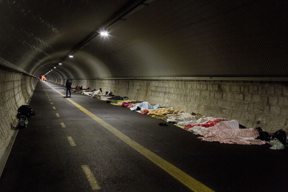 D'août à novembre 2017, entre 100 et 150 demandeurs d'asile, pour la plupart originaires du Pakistan, vivaient dans un tunnel © Alessandro Penso 