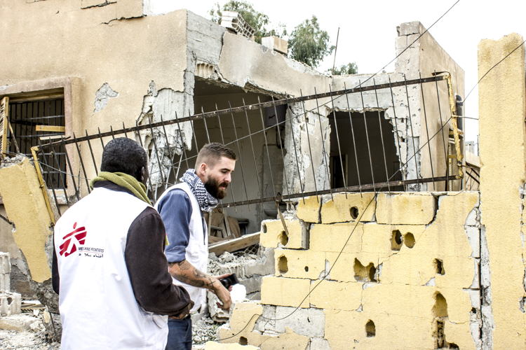 MSF teams assessing the medical and humanitarian needs in Al Mishlab, east of Raqqa city, 2 November 2017. Credit MSF/Diala Ghassan