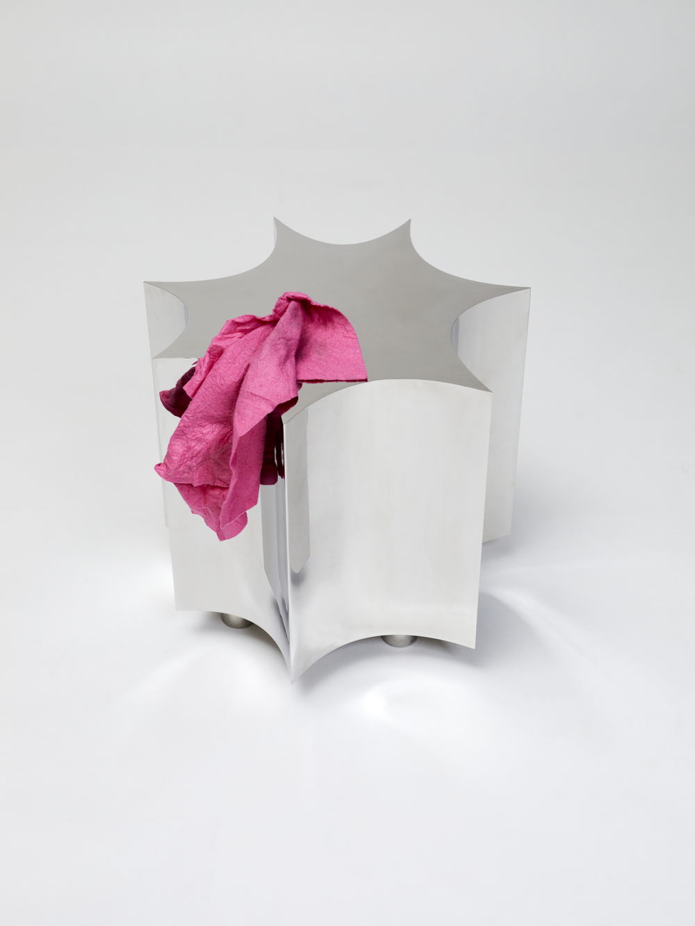 2021_35086_Simon Ertl_ErtlundZull-Anti Sidetable_Robert Hamacher_HiRes_03