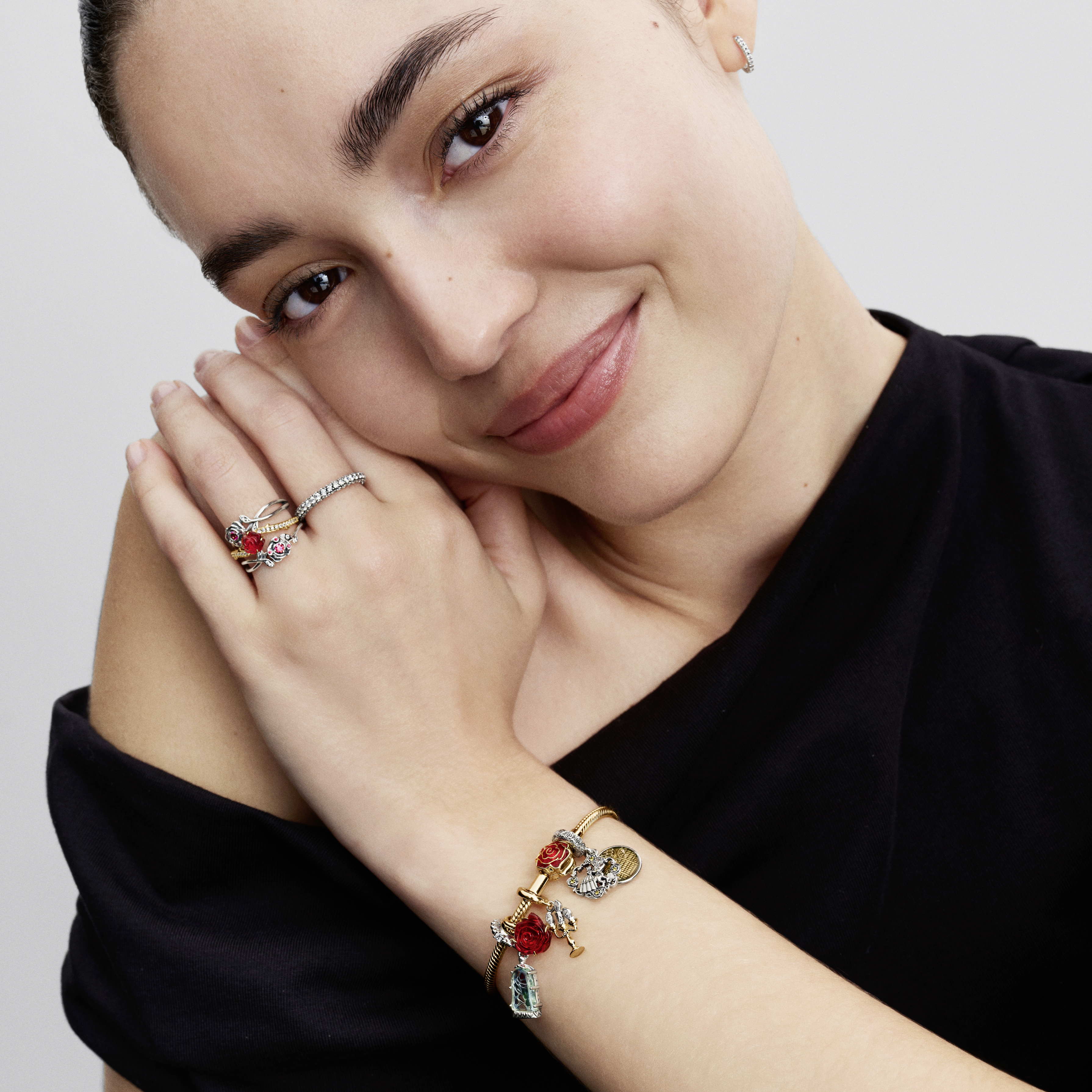 PANDORA Y DISNEY PRINCESS: HISTORIAS QUE SE REINVENTAN EN JOYAS PARA EL PRESENTE  