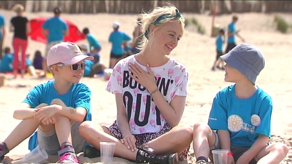 Karrewiet: Charlotte bezoekt zomerkamp kankerpatiëntjes - (c) VRT
