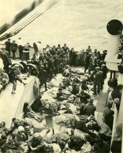Migrants on deck, circa 1925, collection of the MAS, Antwerp