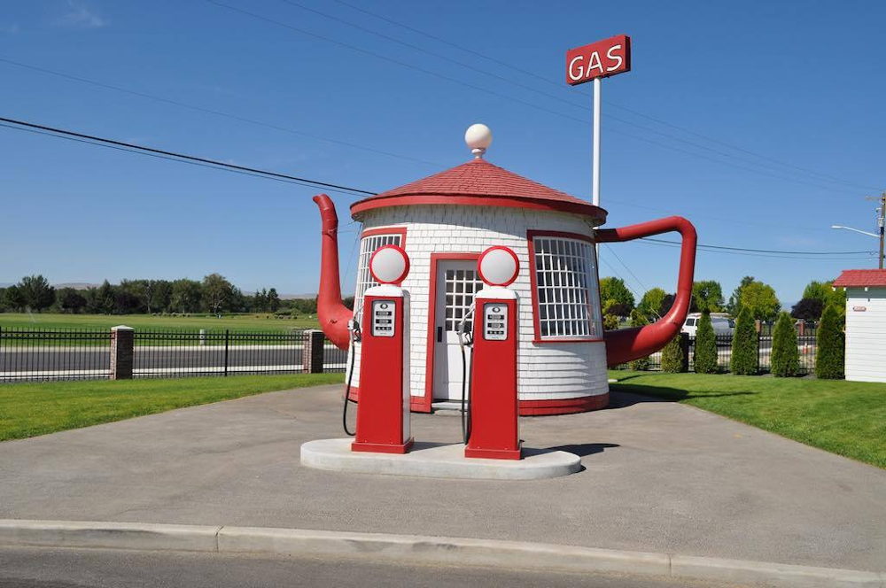 Teapot-Gas-Station-Washington-by-Orin-Blomberg-oblombergFlickr
