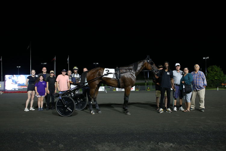 Highland Kismet and connections in the winning circle for the Simcoe Stakes for 3-year-olds on August 31, 2024 (New Image Media)