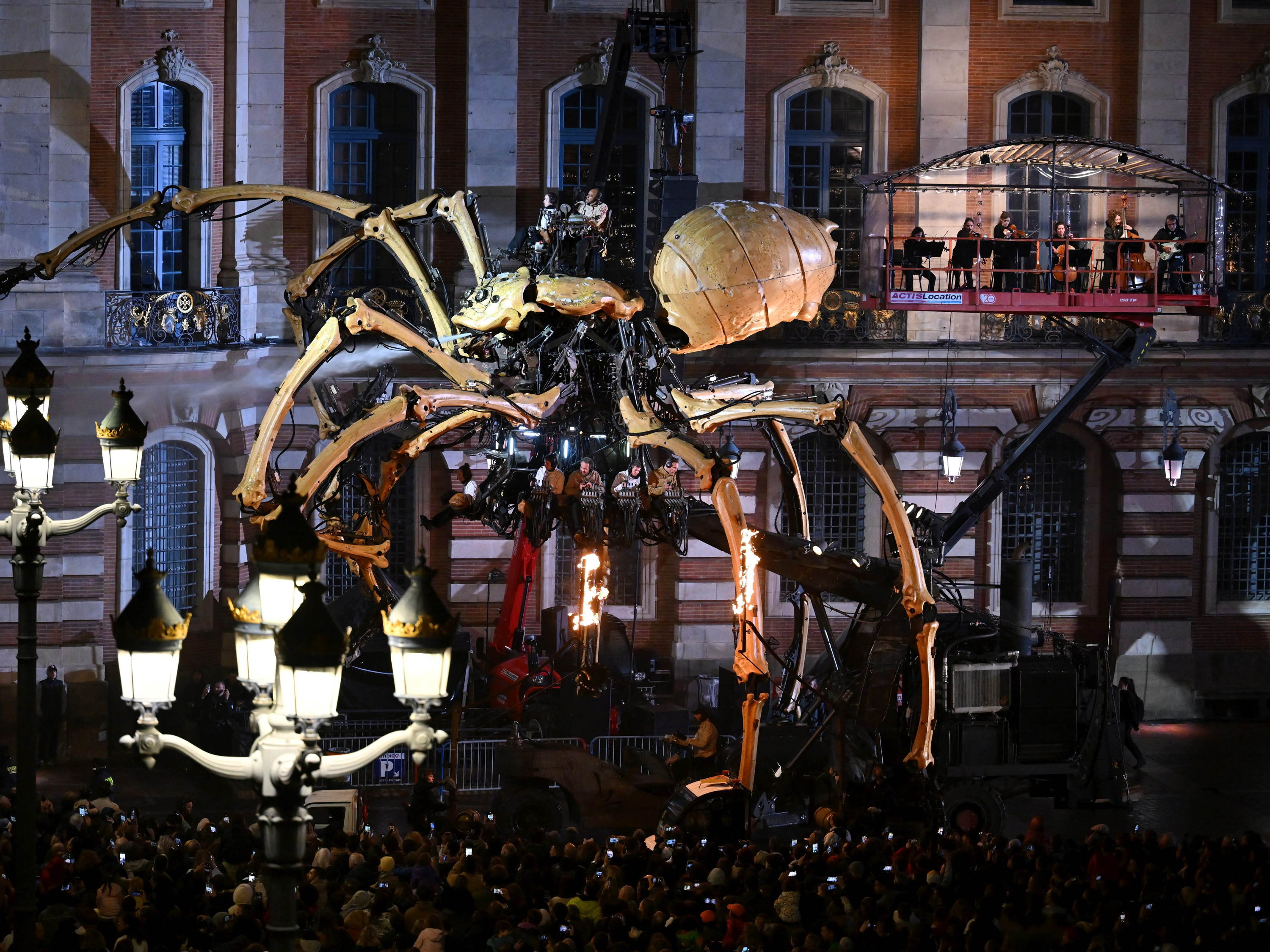 Giant spider on Belfry tower heralds opening weekend of Brusk art gallery in Bruges