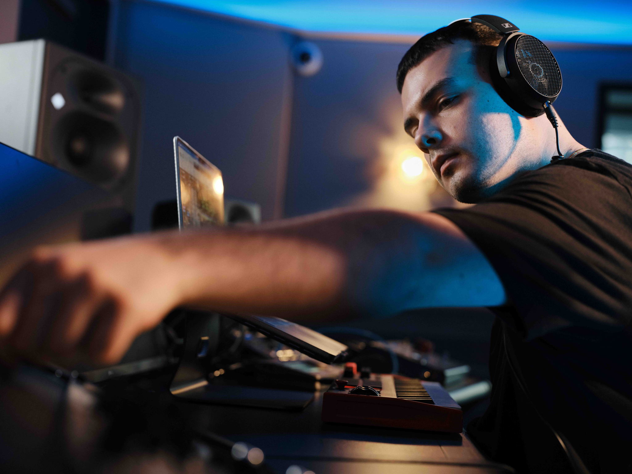 De Sennheiser HD 490 PRO-studiohoofdtelefoon geeft gebruikers de volledige controle over elk detail van de mix De Sennheiser HD 490 PRO-studiohoofdtelefoon geeft gebruikers de volledige controle over elk detail van de mix