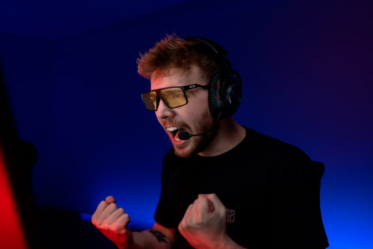 OAKLEY 2023 GAMING COLLECTION - CAMPAIGN IMAGE (9)