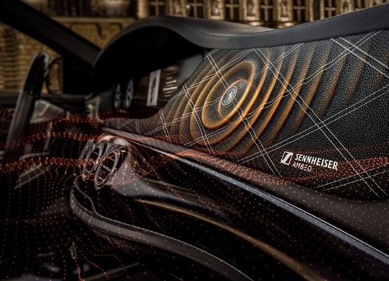 Continental en Sennheiser brengen revolutie in auto-audio teweeg (positie en grootte van de actuatoren zijn niet representatief). Continental en Sennheiser brengen revolutie in auto-audio teweeg (positie en grootte van de actuatoren zijn niet representatief).