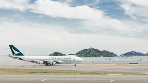 國泰航空率先於香港國際機場第三跑道降落首班商業航班