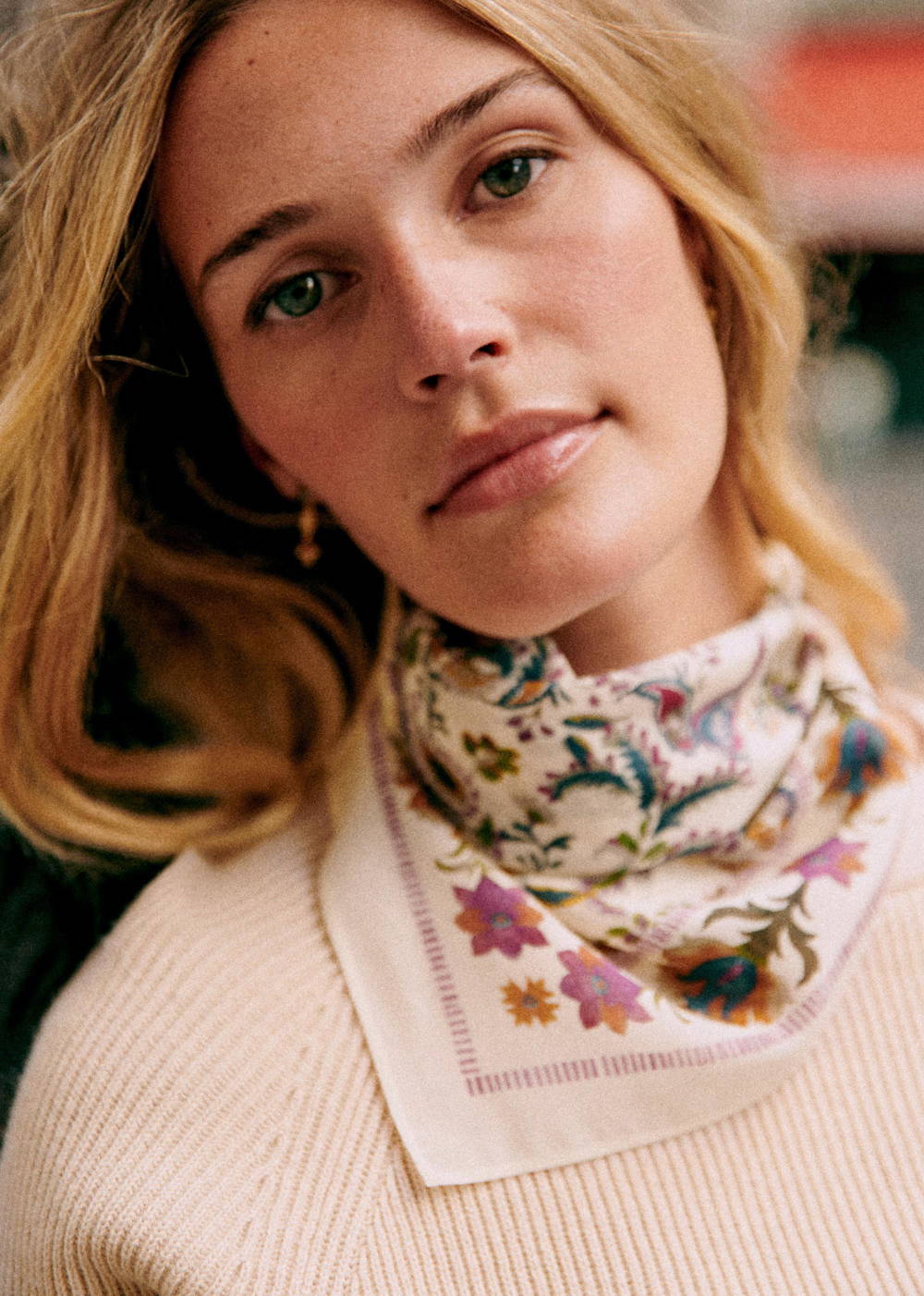 Sézane - Foulard CLEOPATRA Arabesque fleurie - 40€