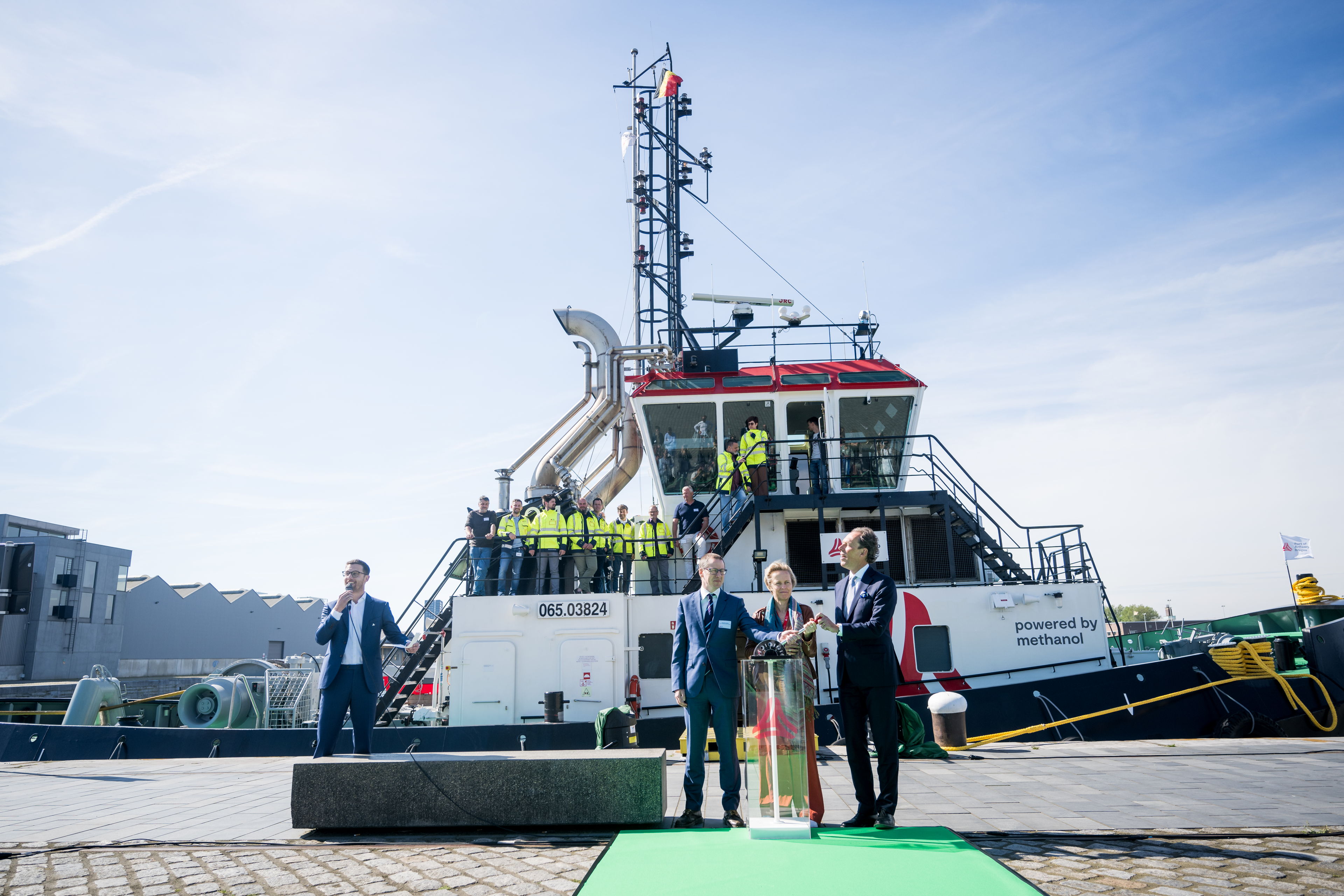 Port of Antwerp-Bruges presents world's first methanol-powered tugboat