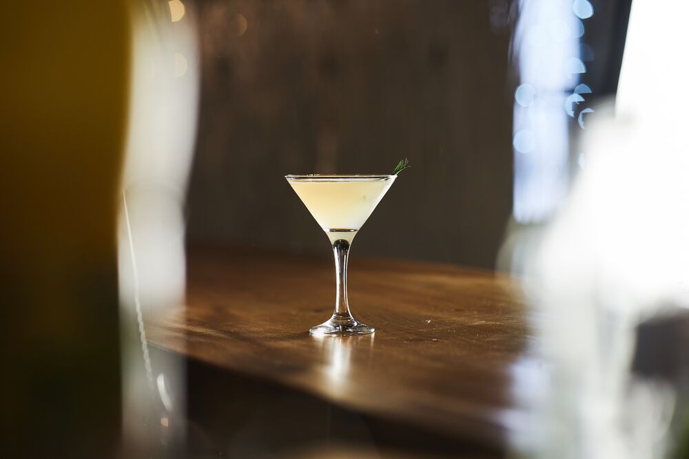 Martini de Toronjil con The Botanist Martini de Toronjil con The Botanist