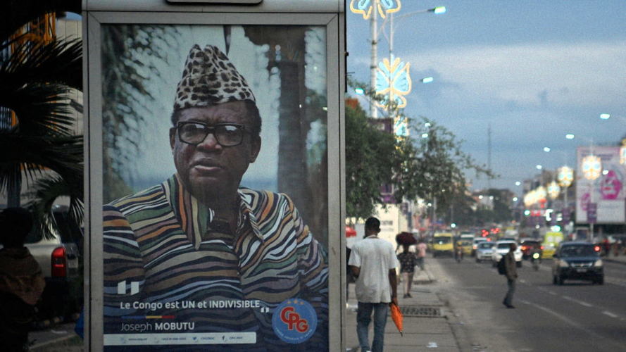 Mobutu's game - Straatbeeld Poster Mobutu Sese Seko