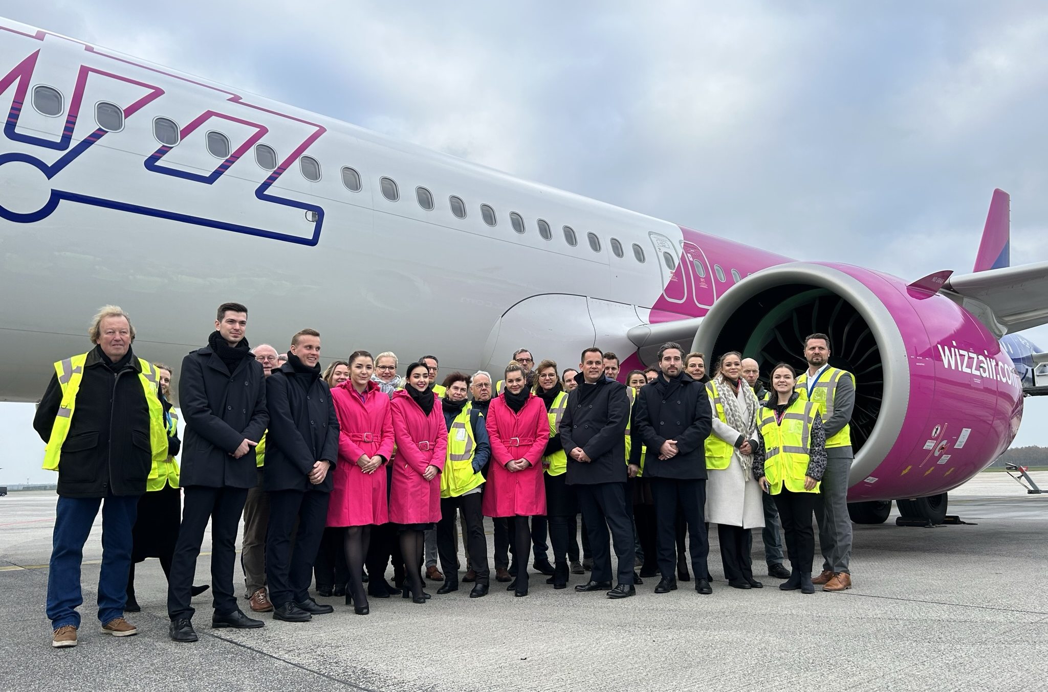 WIZZ AIR STELT ZIJN MODERNSTE EN DUURZAAMSTE VLIEGTUIG VOOR AAN OMWONENDEN VAN EINDHOVEN AIRPORT