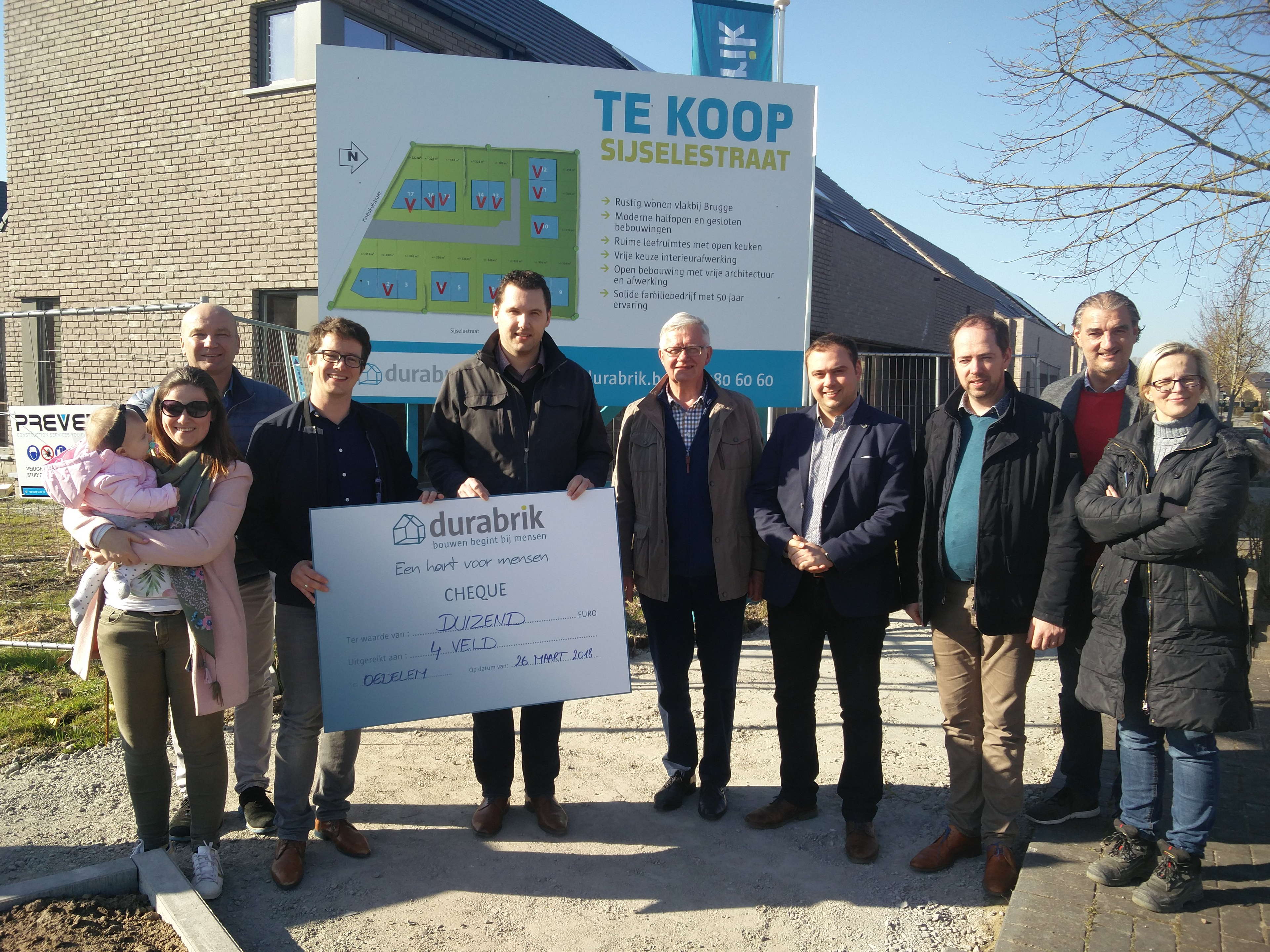 Durabrik schenkt € 1000 aan VZW 4Veld uit Beernem