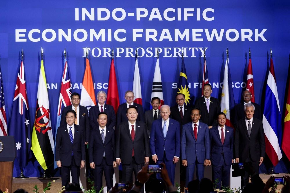 Indo-Pacific Economic Framework leaders pose for a family photo at the Asia-Pacific Economic Cooperation summit in San Francisco on Thursday. | REUTERS