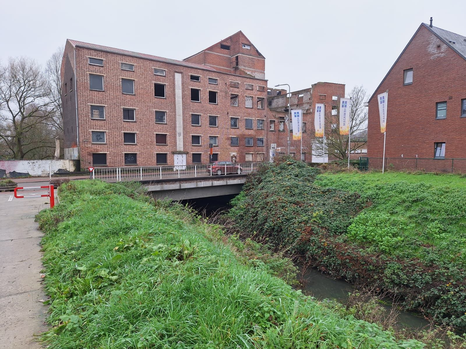 De bloemmolens in huidige staat boven de Vliet De bloemmolens in huidige staat boven de Vliet