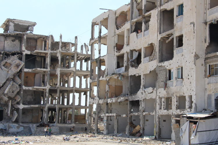 Beit Hanoun, Shuja’iya (according to the UN: Reconstruction of over 12,580 housing units totally destroyed has yet to start, prolonging the hardship of some 100,000 internally displaced people 100,000 people who lost their homes in the Gaza strip remain internally displaced and 120,000 people still have no access to public water.) Beit Hanoun, northeastern Gaza Strip, one of the hardest hit areas during the 2014 summer war, near Erez crossing, during the last war partly or fully destroyed houses, partly with makeshift extensions, giving refuge to families from there or the neighbourhood who lost their homes. © Susanne Doettling/MSF Beit Hanoun, Shuja’iya (according to the UN: Reconstruction of over 12,580 housing units totally destroyed has yet to start, prolonging the hardship of some 100,000 internally displaced people 100,000 people who lost their homes in the Gaza strip remain internally displaced and 120,000 people still have no access to public water.) Beit Hanoun, northeastern Gaza Strip, one of the hardest hit areas during the 2014 summer war, near Erez crossing, during the last war partly or fully destroyed houses, partly with makeshift extensions, giving refuge to families from there or the neighbourhood who lost their homes. © Susanne Doettling/MSF