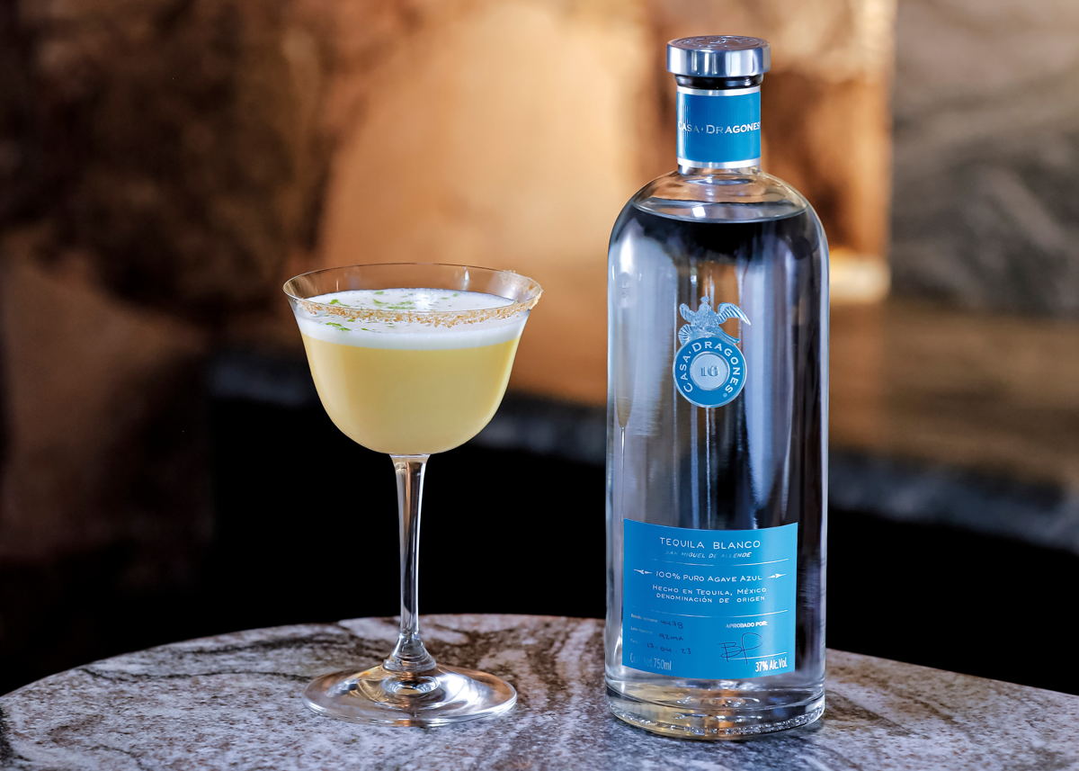 La Carlota con Casa Dragones Blanco