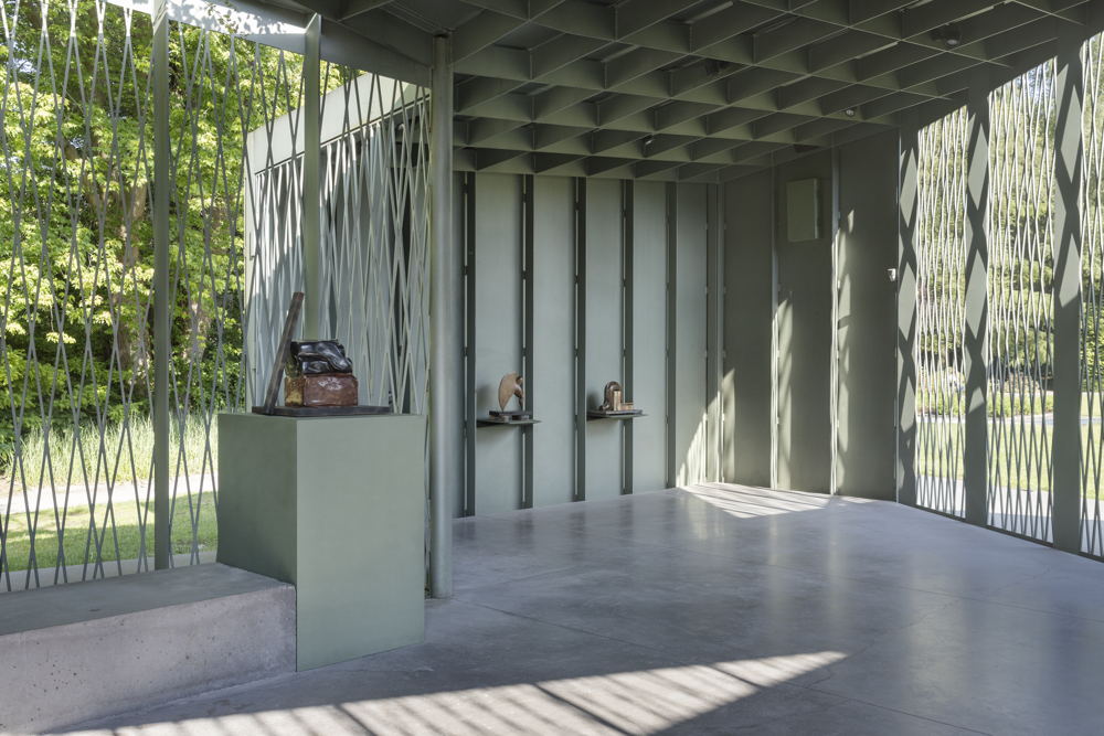 Installation view Wet Job by Camille Henrot (Het Huis), 2022 © ADAGP Camille Henrot. Courtesy of the artist, kamel mennour and Hauser & Wirth. Photo: Ans Brys