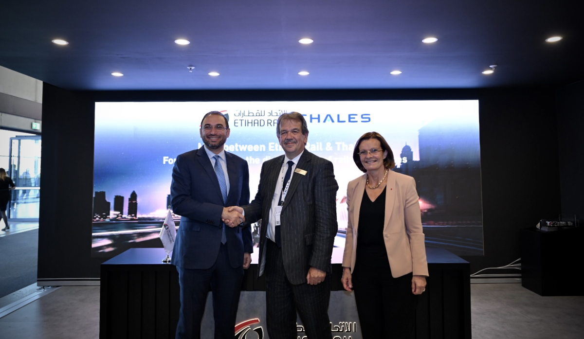 © Etihad Rail -  H.E. Eng. Shadi Malak , CEO, Etihad Rail -  Millar Crawford , Executive Vice-President, Ground Transportation Systems, Thales –  Pascale Sourisse , Senior Executive Vice-President, International Development, Thales  