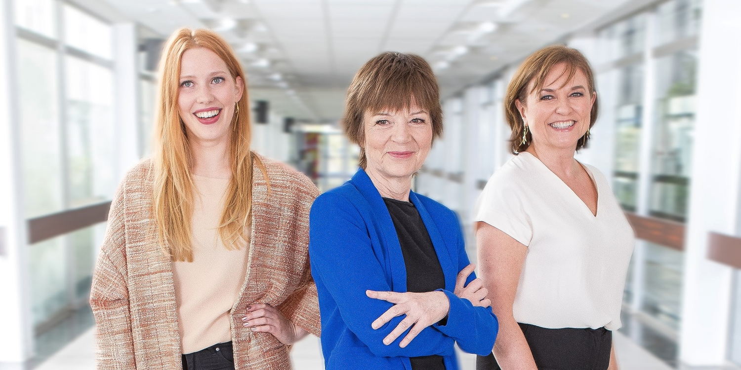 De presentatoren: Clara De Decker, Lut Van der Eycken en Katelijne Boon - (c) VRT Geert Van Hoeymissen