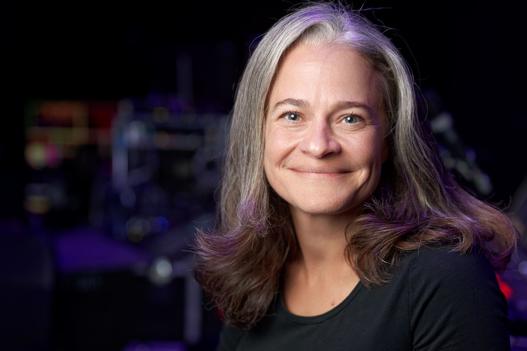 Thanks to her own experience in artistic performances, frequency manager Svenja Dunkel knows very well what is most important when it comes to miking acrobatic shows