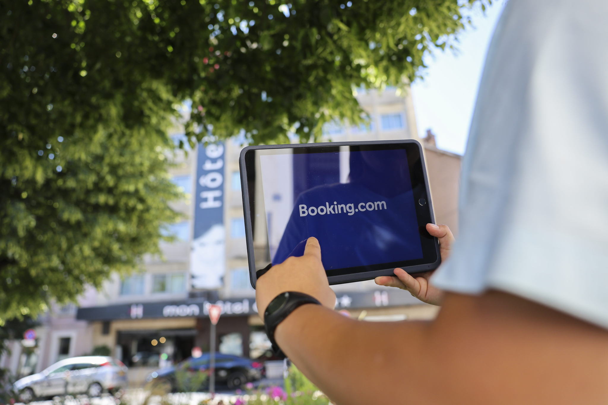 Over 10,000 European hotels sue Booking.com over unfair pricing practices