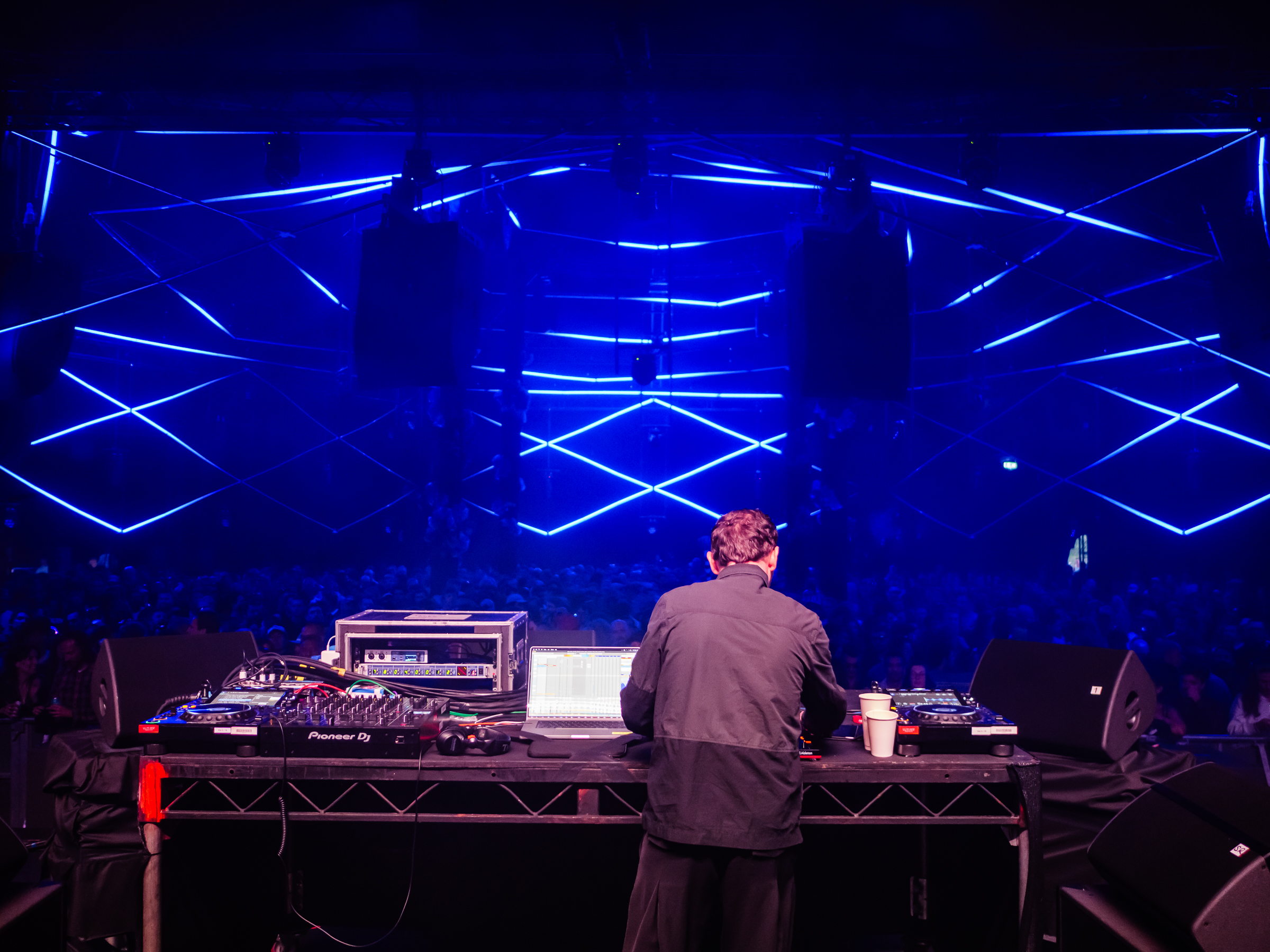 LA_L-Acoustics_DJ_02_credit_Maria_Zhytnikova/Red Flame Creations –L-Acoustics DJ’s intuitive user interface allows DJs like Max Cooper, shown here at Polygon Live, to create dynamic movement, depth, and dimension without requiring extensive technical knowledge