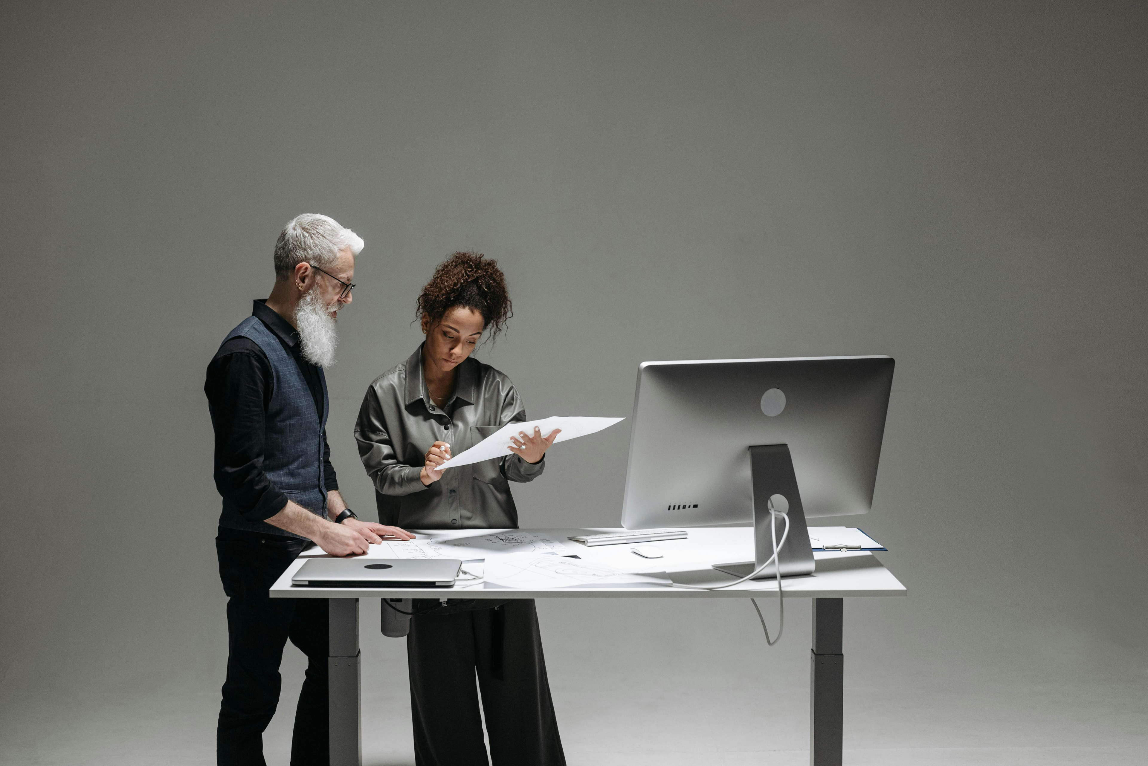 Un simple ajustement du bureau entraîne une augmentation de 922 % du travail en position debout