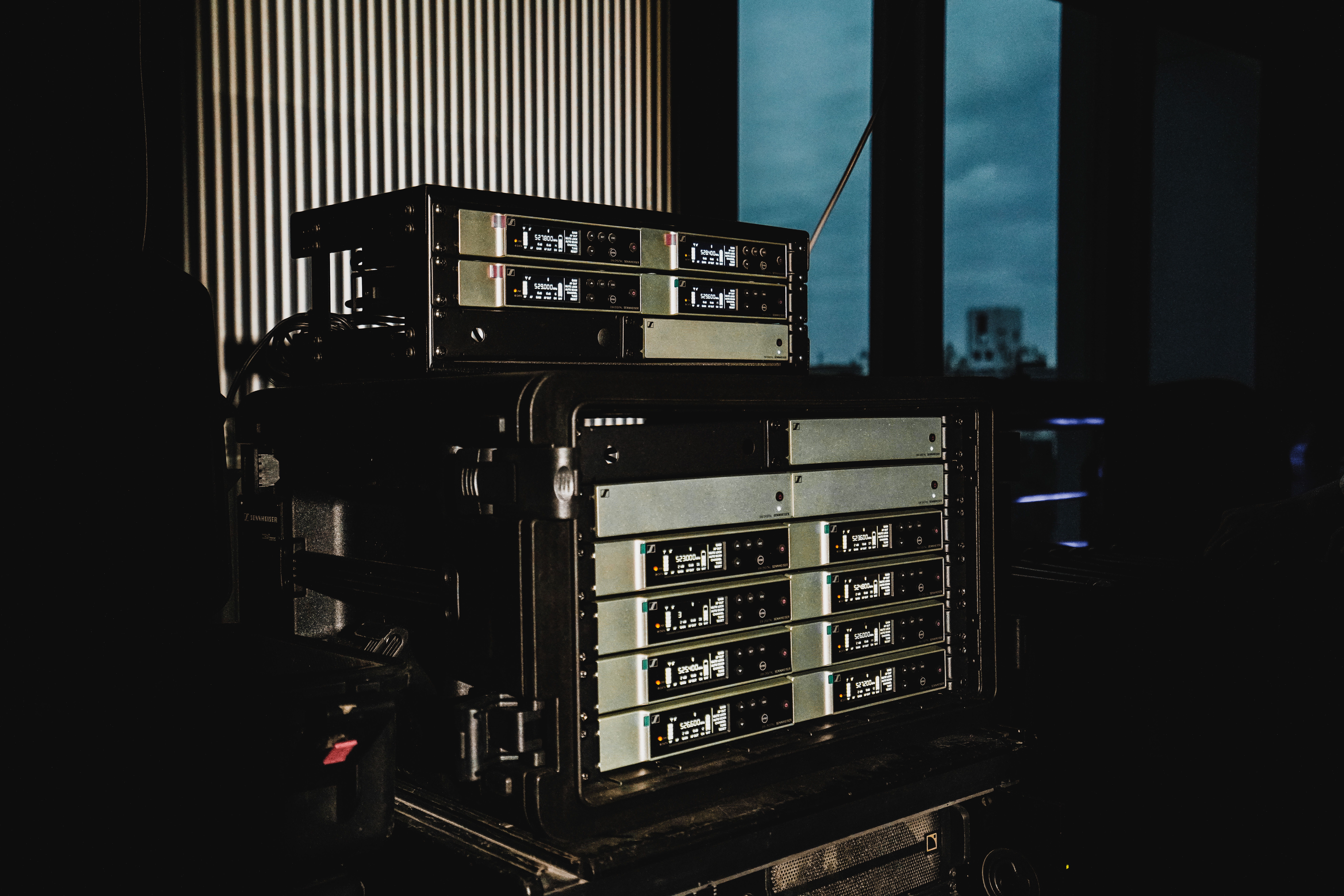 EW-D系列配备的等间距频点设置能高效利用频谱资源，简化频率协调的工作流程