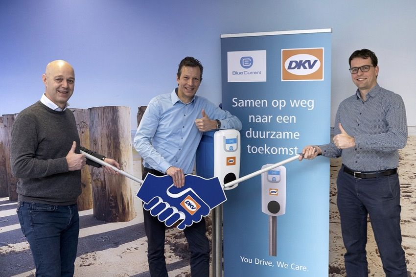 Van links naar rechts: Pieter van Wel, Managing Director DKV Benelux, VK en Ierland; Bas Bullens,                         Sales manager e-mobility DKV Benelux en Arnoud Fontein, Directeur bij Blue Current