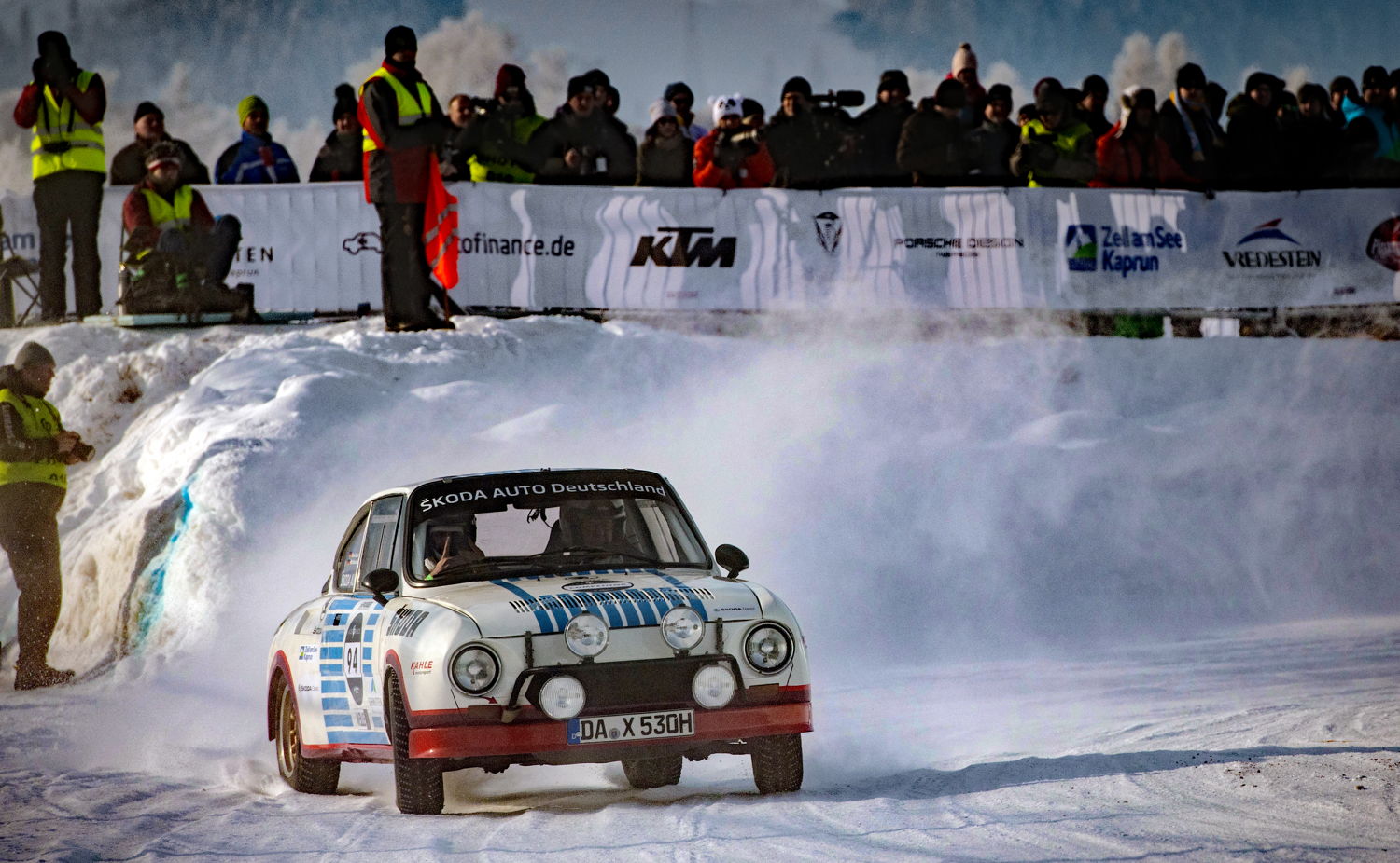 With his lightweight ŠKODA 130 RS, featuring rear wheel drive and 140 horse power, seven times German Rally Champion Matthias Kahle entertained thousands of fans around the ice track in Zell am See