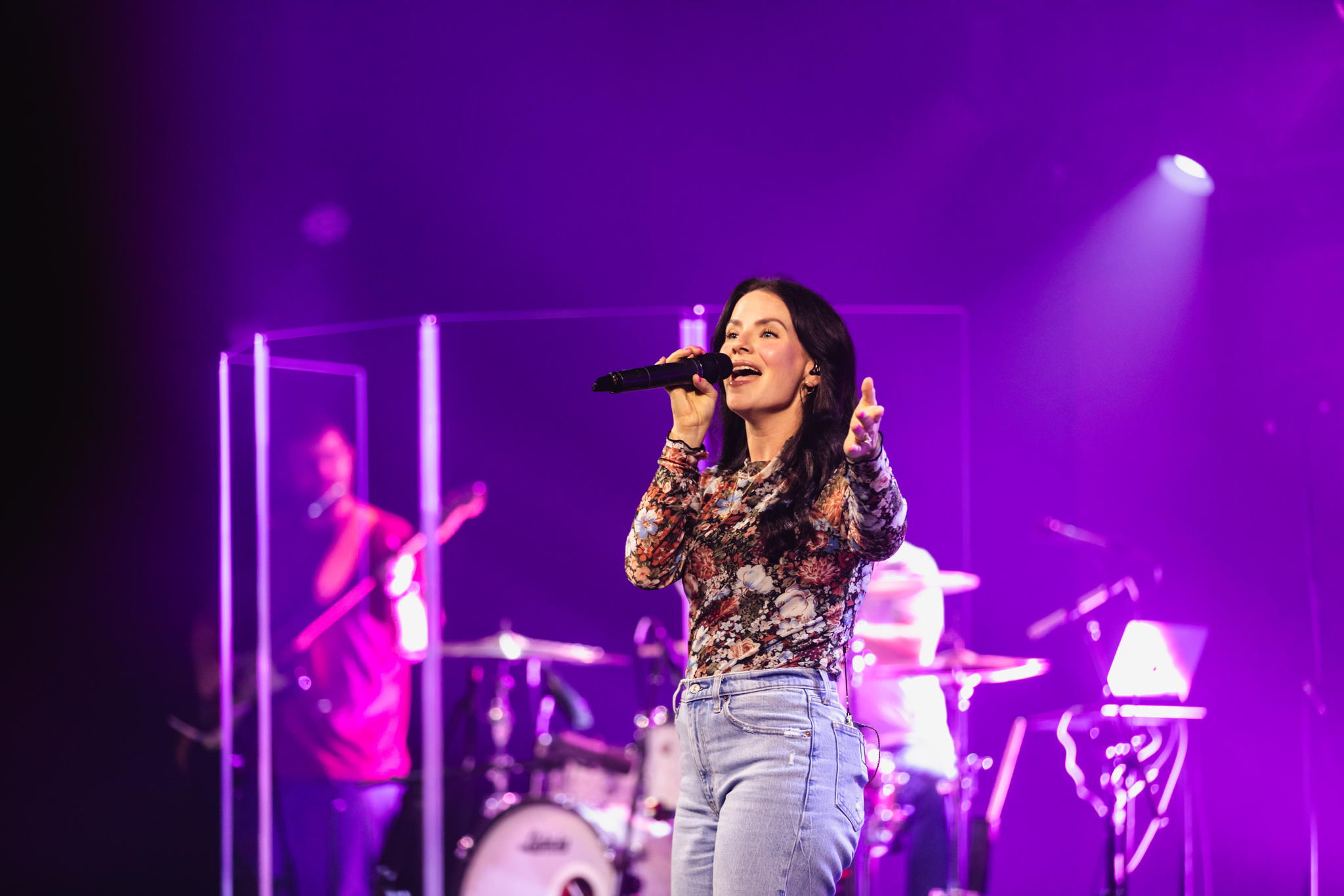 Revolution Church depends on a variety of EW G3/G4 300 and 500 series microphone solutions for events, including Sunday Service.