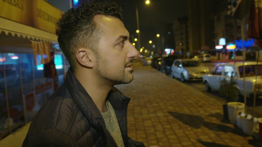 De neven van Özcan Akyol - (c) Skyhigh TV