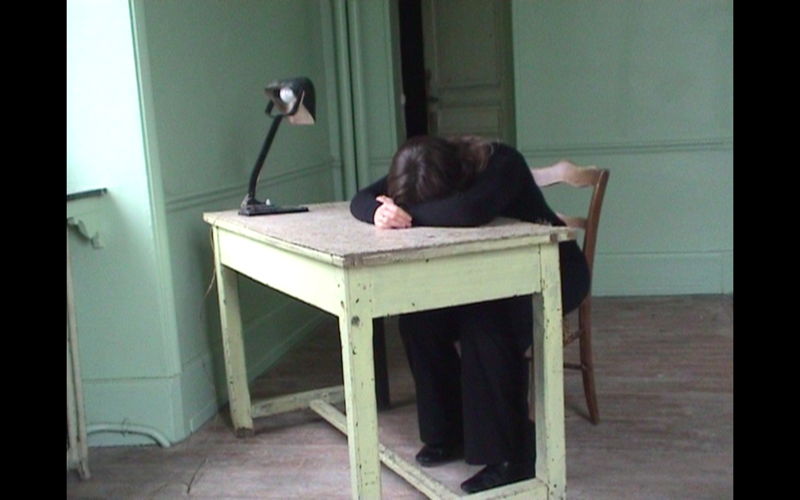 Ariane Loze, St Erme, projection vidéo DV, sans son, couleurs, 4’32’’, 2008. © Ariane Loze. Courtesy de l’artiste et de la galerie Michel Rein Paris/Bruxelles