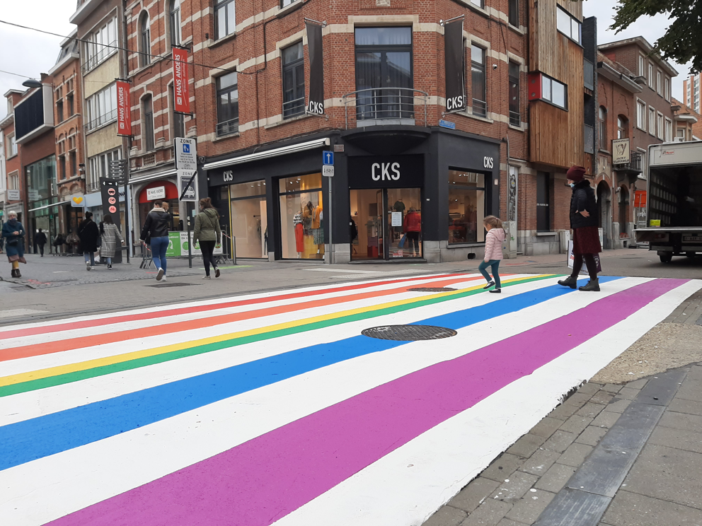 Leuven krijgt twee regenboogzebrapaden in de Diestsestraat