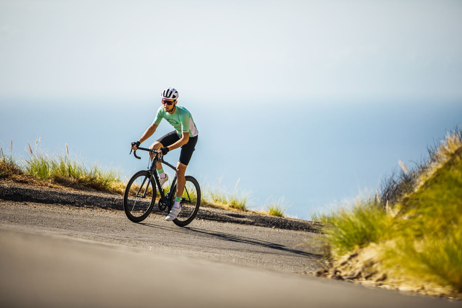 OAKLEY ROAD CYCLING COLLECTION - LIFESTYLE IMAGE (5)