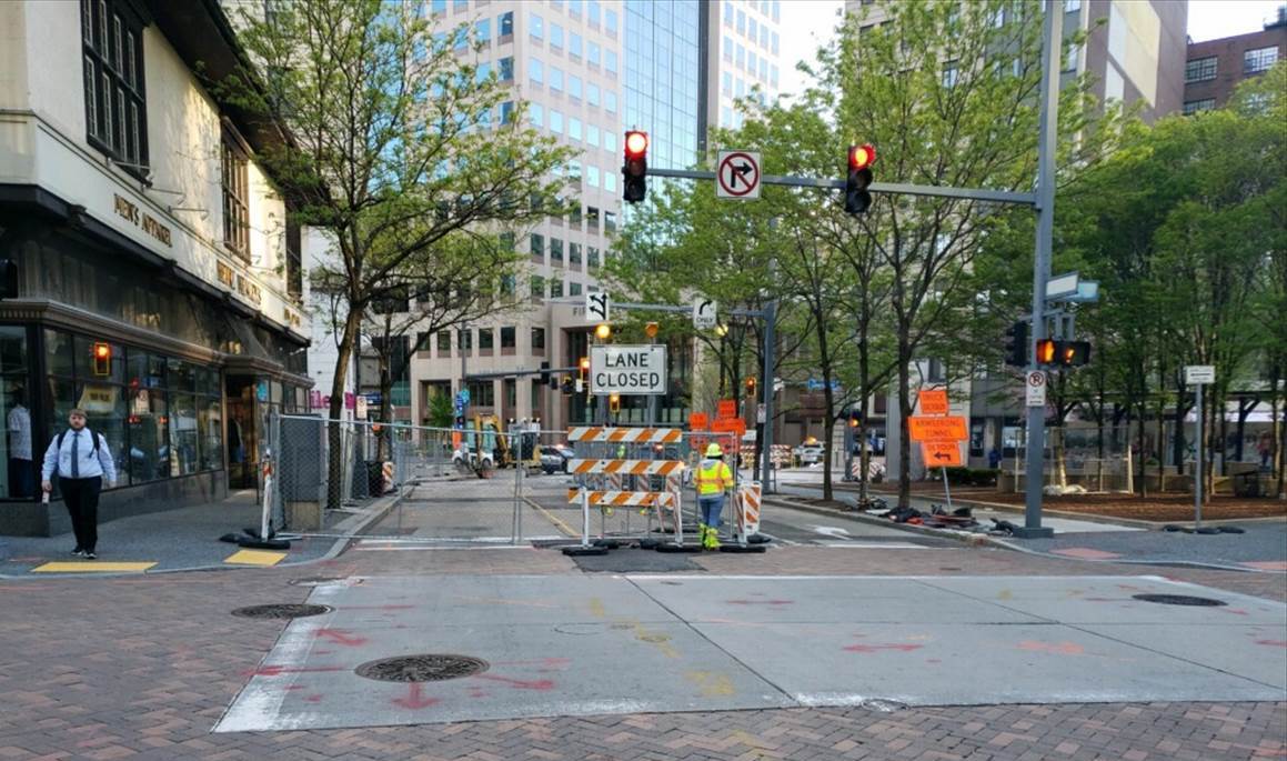 Construction zone at Fifth Avenue and Wood Street Construction zone at Fifth Avenue and Wood Street