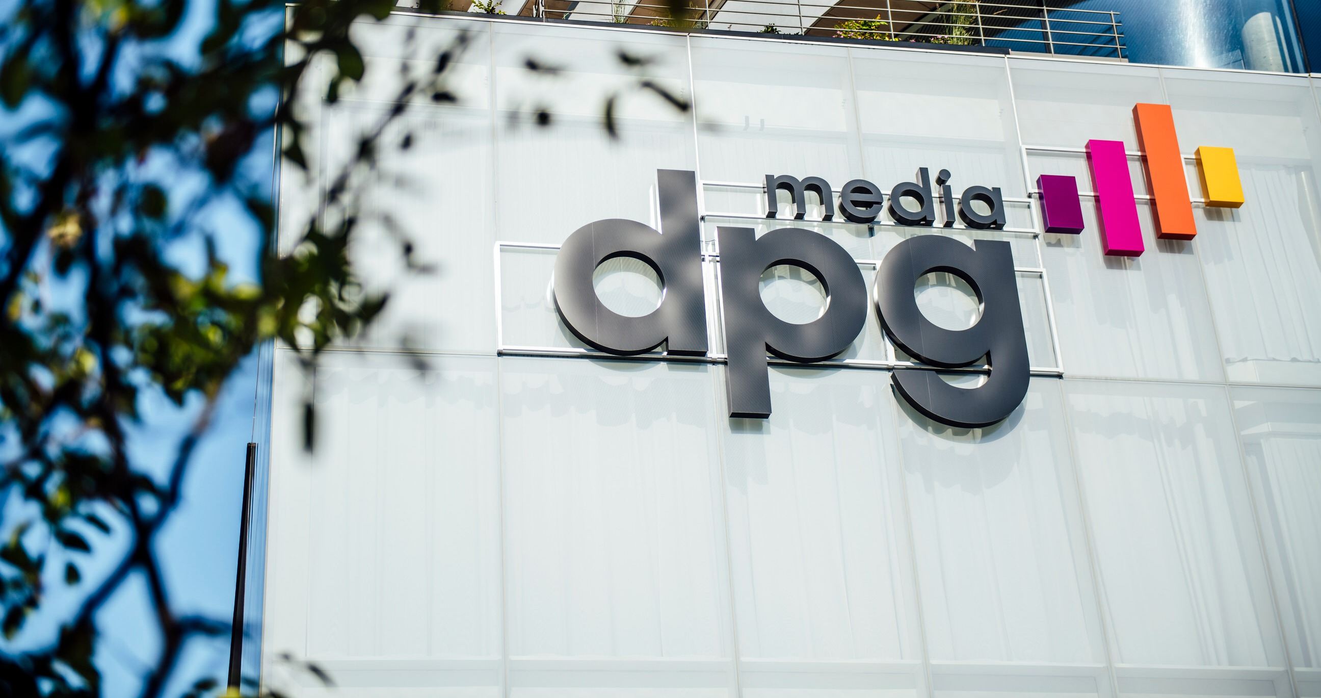 DPG Media sluit nieuwe lening af bij de Europese Investeringsbank