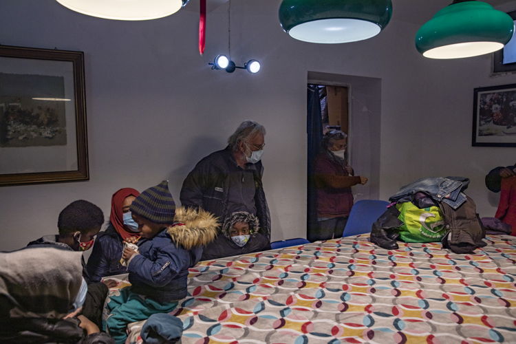 Delia owns a bar near Ventimiglia train station. She opens the doors of her restaurant to migrants and refugees. Copyright: Francesca Volpi
Delia owns a bar near Ventimiglia train station. She opens the doors of her restaurant to migrants and refugees. Copyright: Francesca Volpi