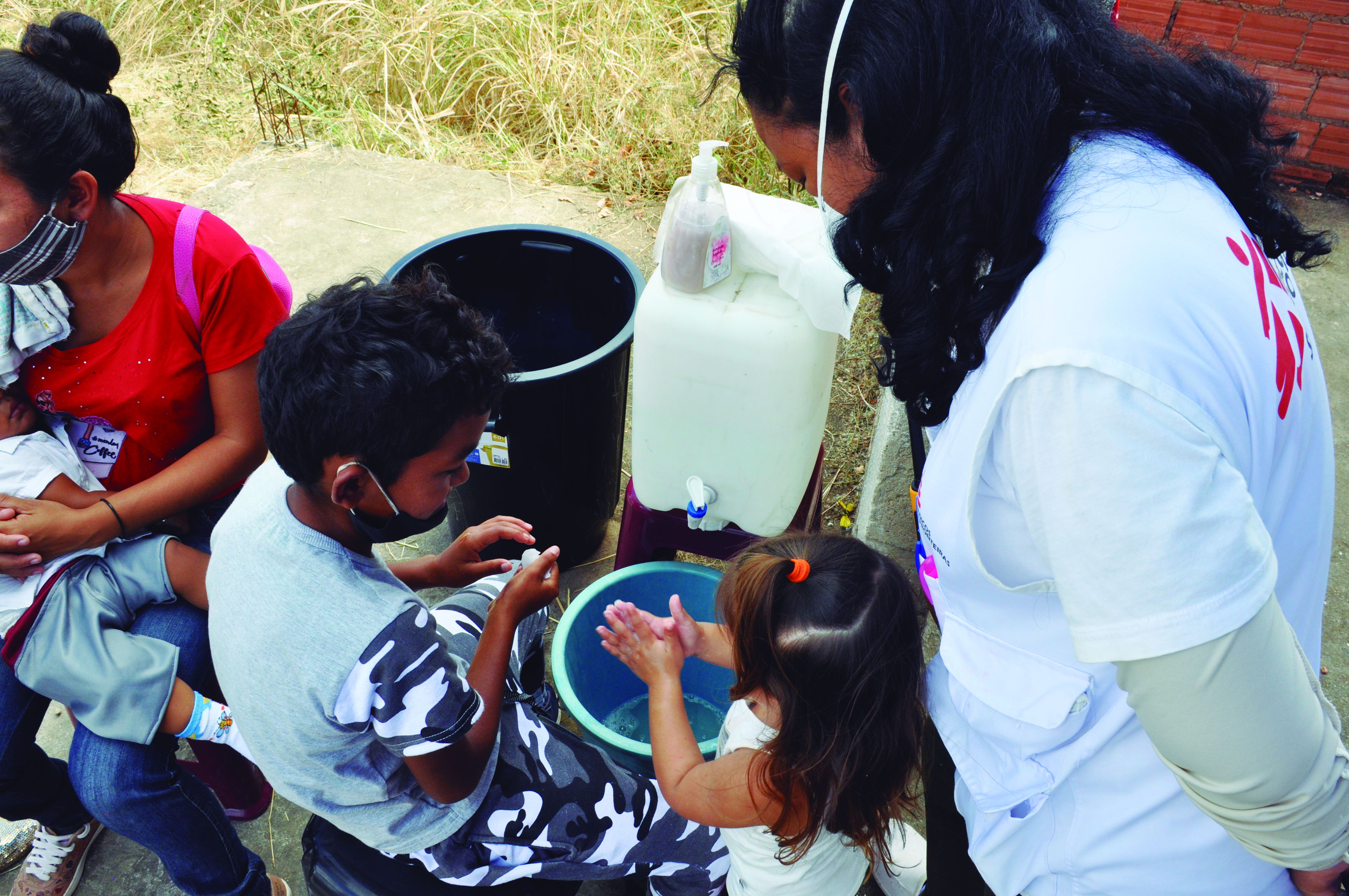 Los equipos de MSF en el estado de Roraima evalúan las necesidades de salud de la población migrante venezolana en São Bento, uno de los distritos de Boa Vista, la capital del estado. Foto: Deivy Abreu / MSF