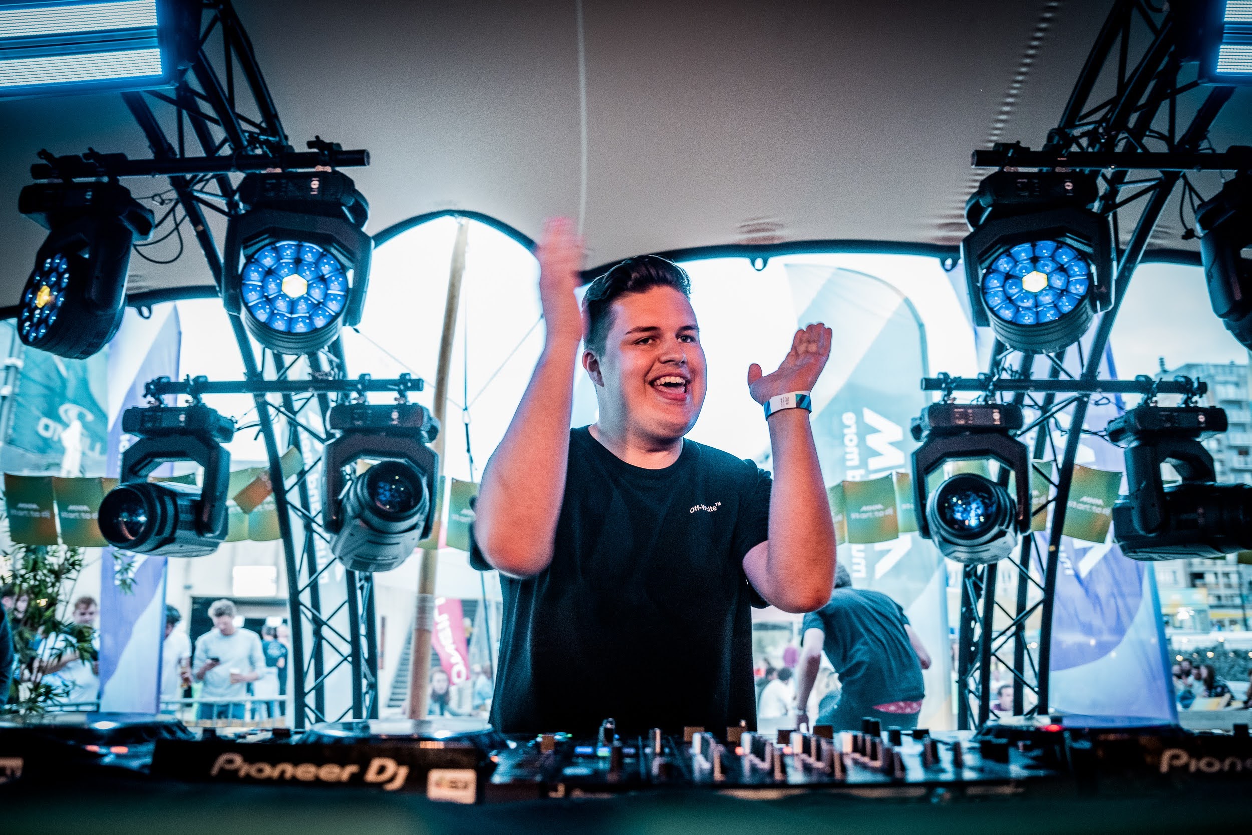 MagiK, alias Klaas Lambrecht (21) uit Tielt, wint MNM Start To DJ 2022 ...