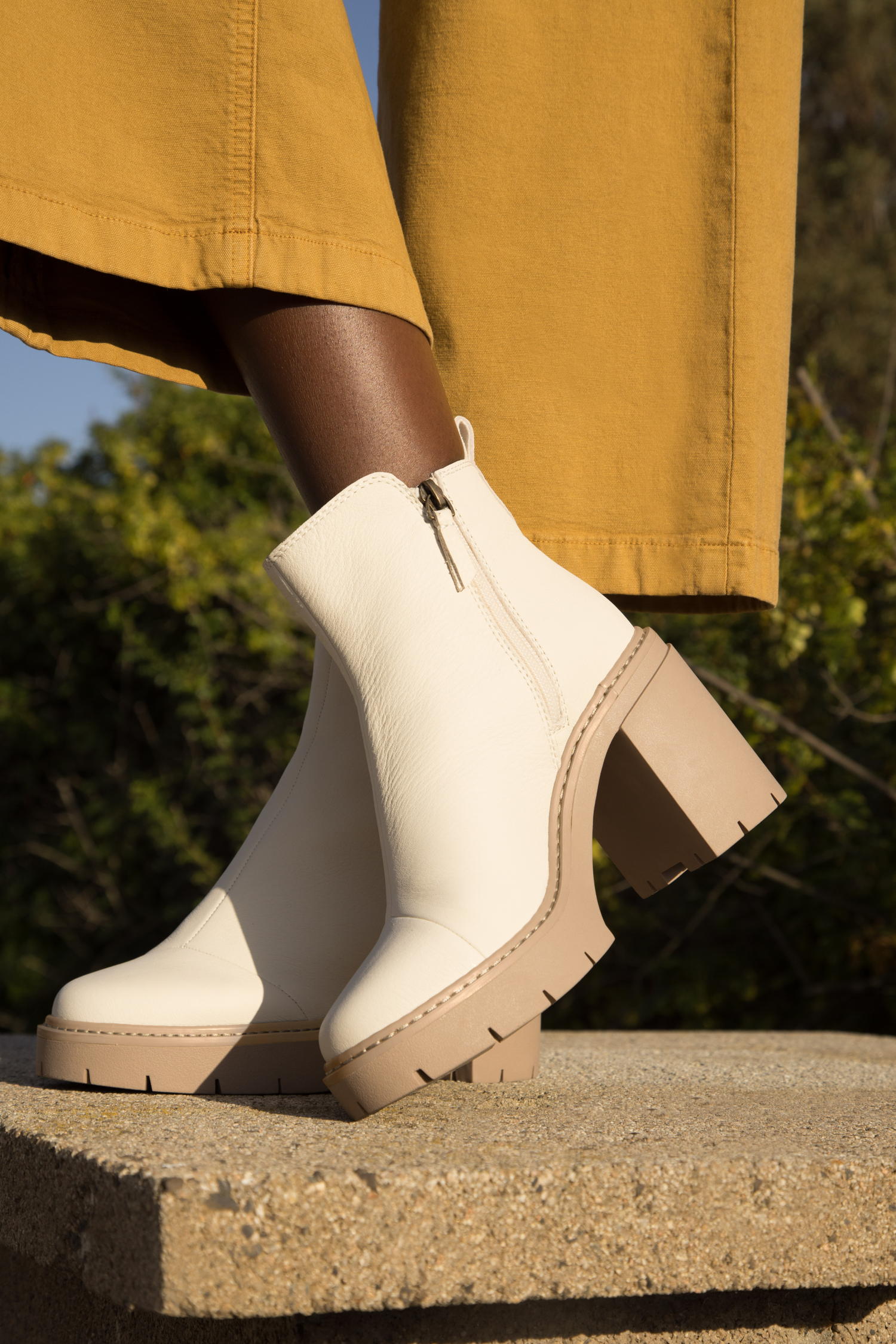 fw23_L_W_Rya_Lightsandleather25