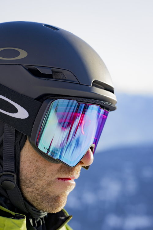 OAKLEY SNOW LINE MINER™ PRO CAMPAIGN IMAGE