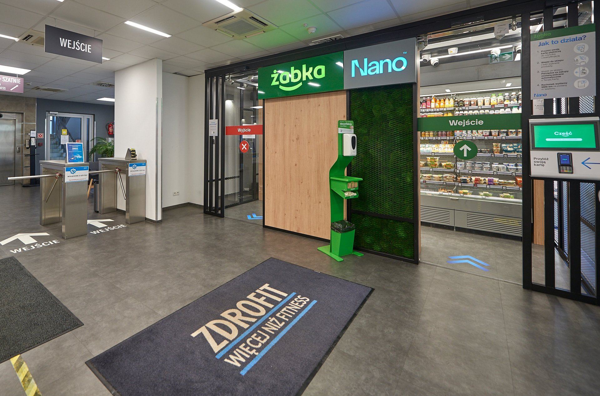 Zdrofit becomes the first fitness club in Poland with a self-service shop