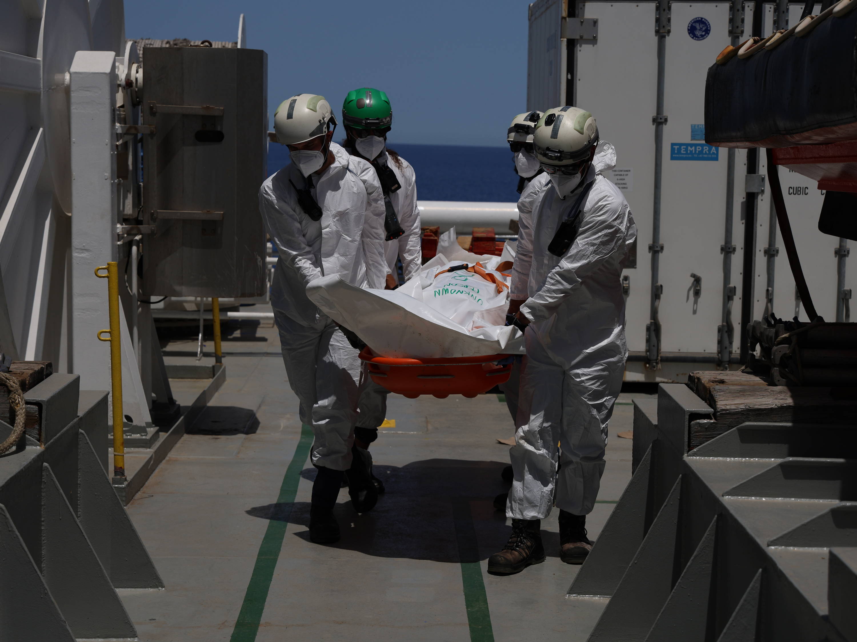 La Comisión Europea demora su decisión sobre la ley italiana que restringe el salvamento en el Mediterráneo mientras aumenta el número de muertos