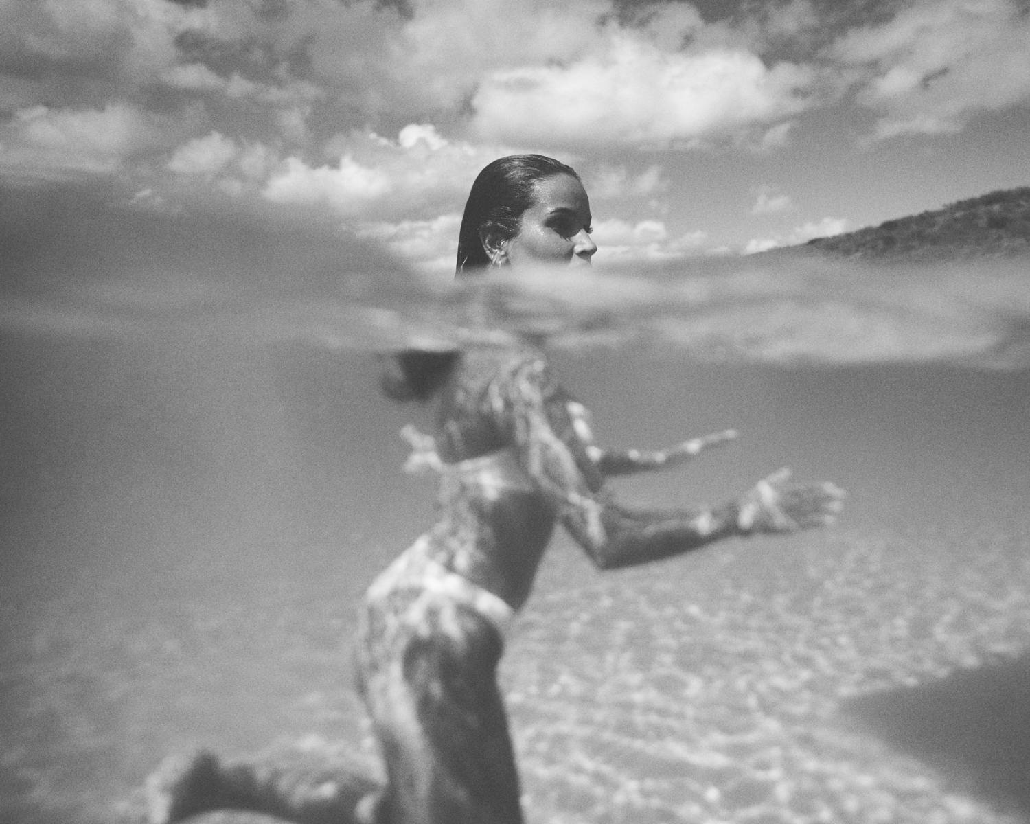 HUNKEMÖLLER SS25 M25 Q2 Swim Monica Underwater 0041 BW