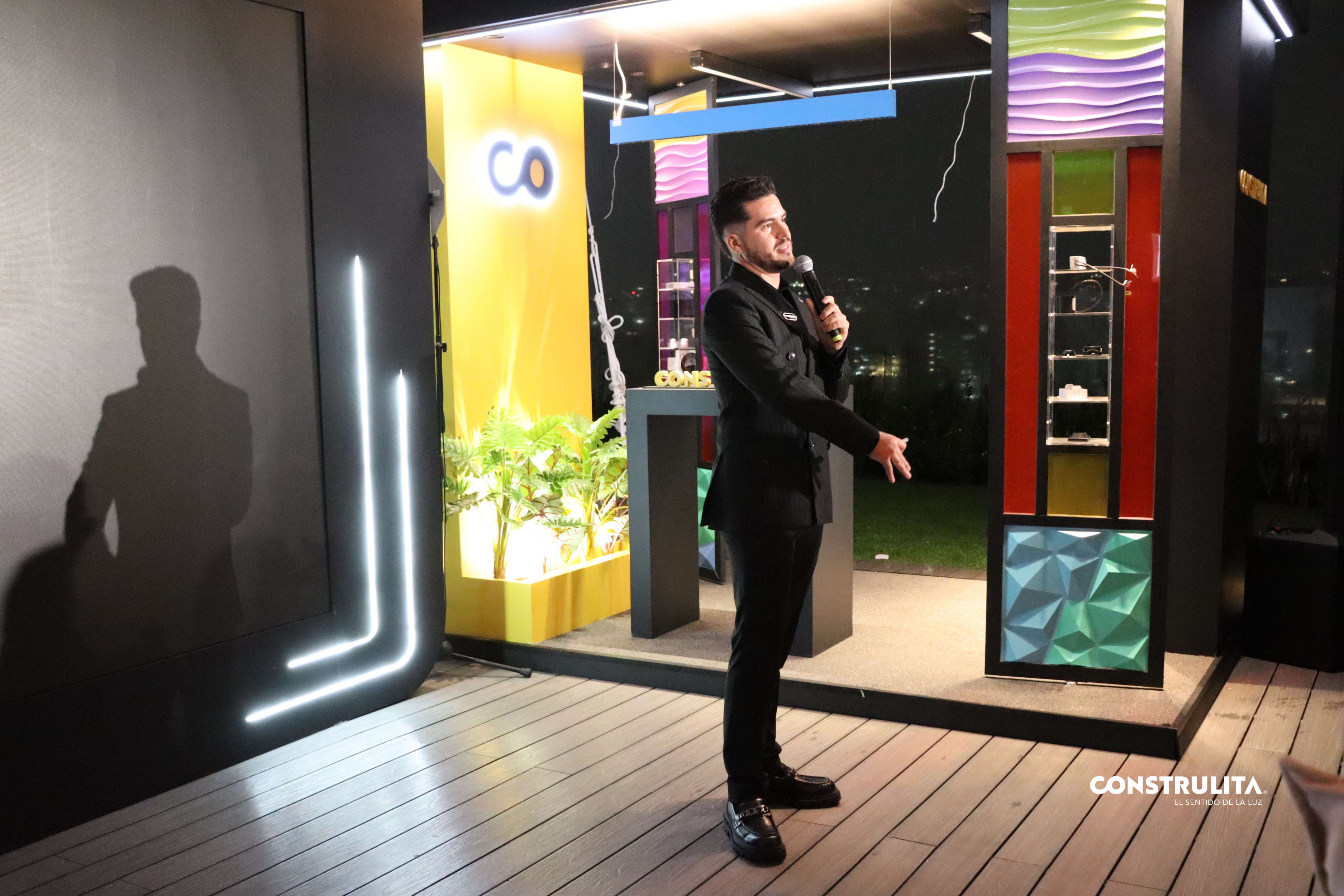 Héctor Lara, capacitador especializado de la Academia de Diseño de Iluminación en Grupo Construlita.