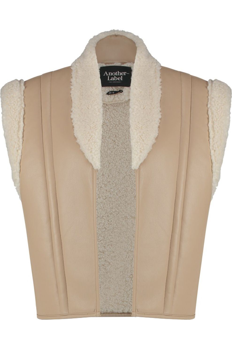 Juttu_FW23_Another-Label_Bodyw ANOL Unni Lammy Vest_JUTTU_€119,95 Juttu_FW23_Another-Label_Bodyw ANOL Unni Lammy Vest_JUTTU_€119,95